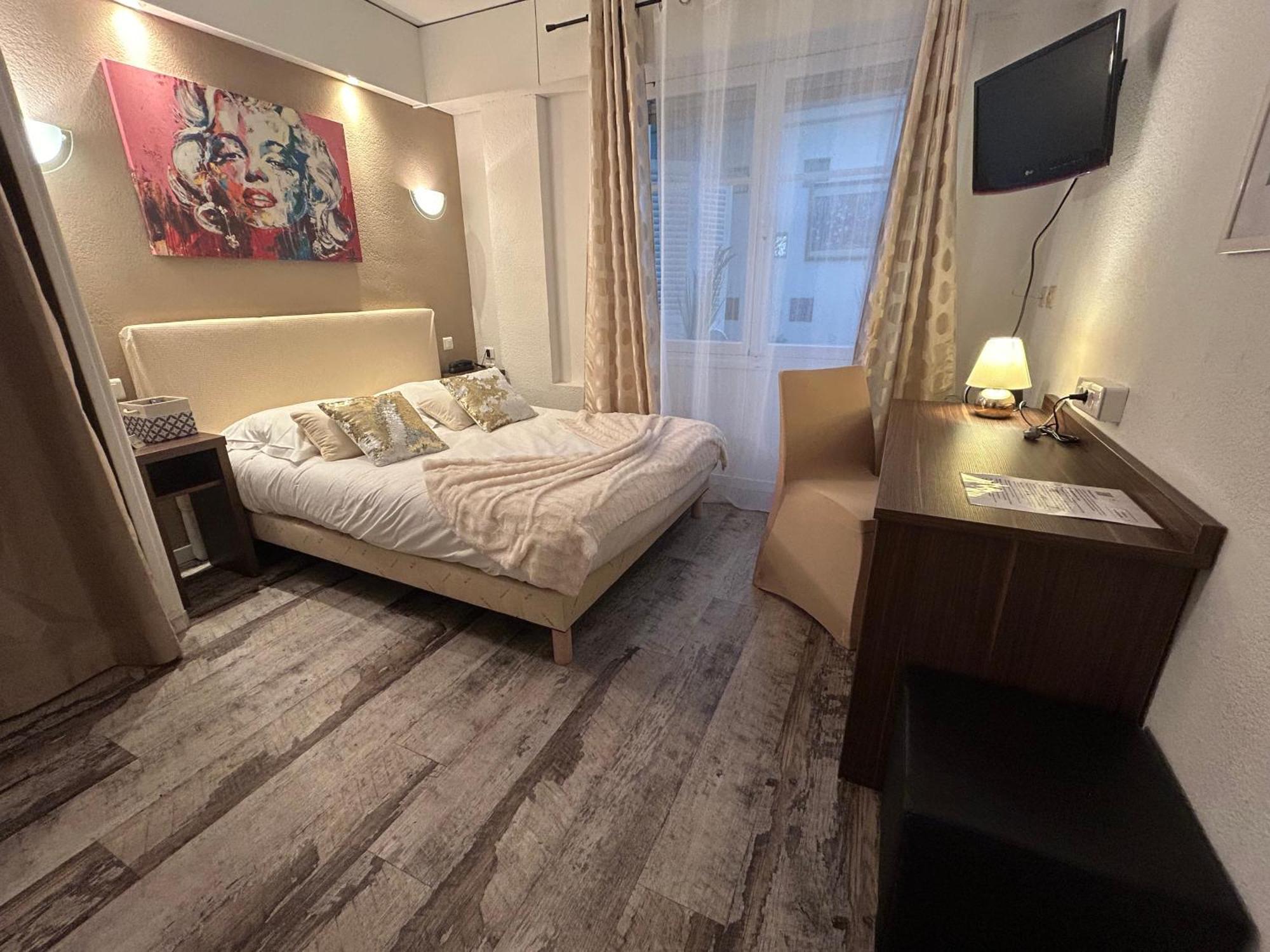 Hotel Ath Athénée 3*